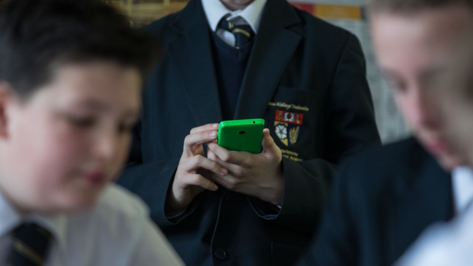 The school locking up mobile phones during lessons - BBC Newsround